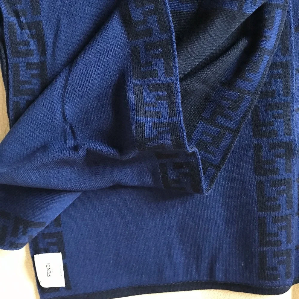 FENDI ZUCCA 100% wool scarf - Picture 3 of 6